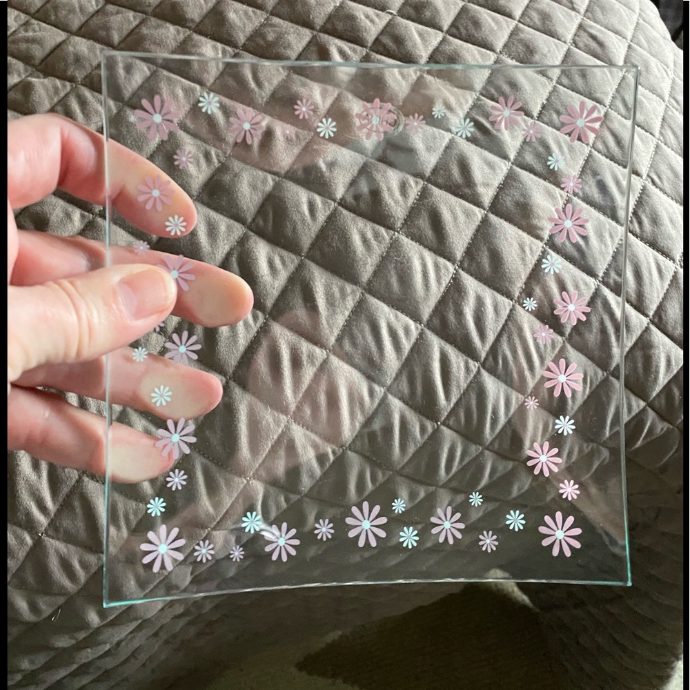 Set of four dessert plates